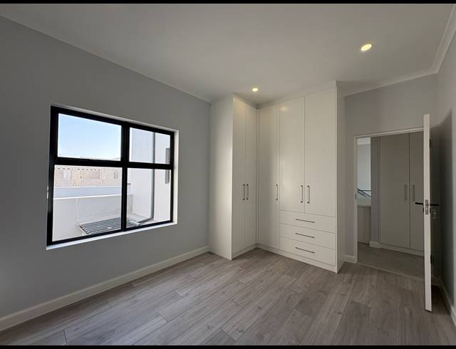 4 BEDROOM HOUSE FOR SALE IN SANDOWN